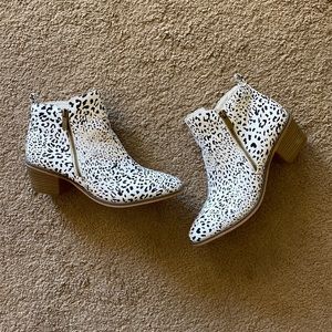 Black & White Cheetah Print Ankle Booties
